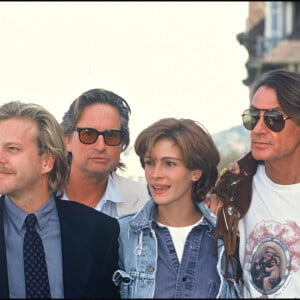 Kiefer Sutherland, Michael Douglas, Julia Roberts et Joel Schumacher au Festival de Deauville 1990. 