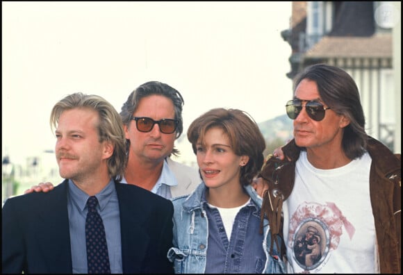 Kiefer Sutherland, Michael Douglas, Julia Roberts et Joel Schumacher au Festival de Deauville 1990. 