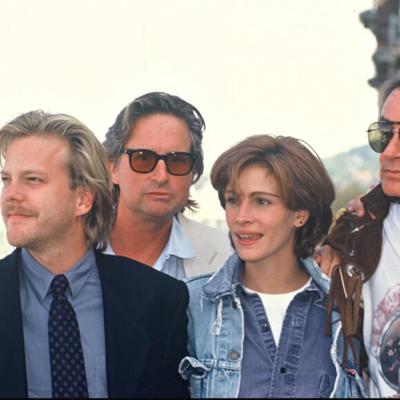 Kiefer Sutherland, Michael Douglas, Julia Roberts et Joel Schumacher au Festival de Deauville 1990. 