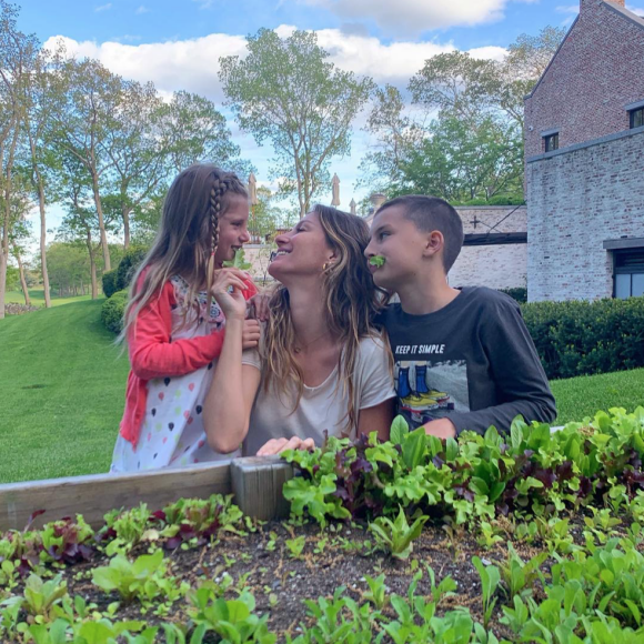 Gisele Bündchen et ses enfants Benjamin (à droite) et Vivian Lake (à gauche). Juin 2019.