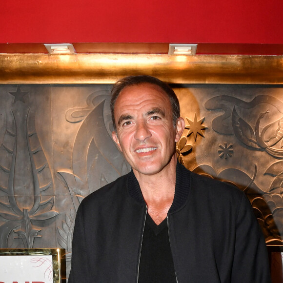 Exclusif - Nikos Aliagas - Générale du chanteur Amir Haddad, seul-en-scène dans la pièce "Sélectionné" mise en scène par S. Suissa au théâtre Edouard VII à Paris le 28 mars 2022. © Veeren/Bestimage Sélectionné, texte de M. Elya, raconte l'incroyable histoire du nageur Alfred Nakache, dont une piscine parisienne porte le nom dans le XXème arrondissement. Cet athlète a été plusieurs fois champion de France avant et après sa déportation à Auschwitz car de confession juive. © Veeren/Bestimage 