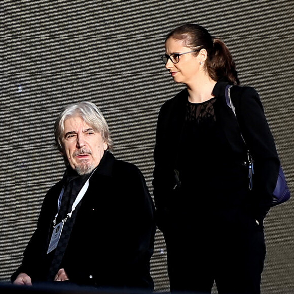 Serge Lama et sa compagne Luana Santonino sur la place de la Répulique à Erevan, Arménie, le 11 octobre 2018. © Dominique Jacovides/Bestimage.