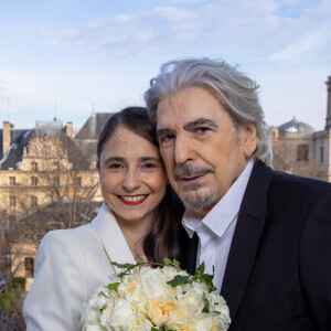 Mariage de Serge Lama et Luana Santonino à la mairie du 7ème arrondissement de Paris. Rachida Dati, Maire du 7ème a célébré le mariage. Paris, le 11 février 2021. © Cyril Moreau/Bestimage.