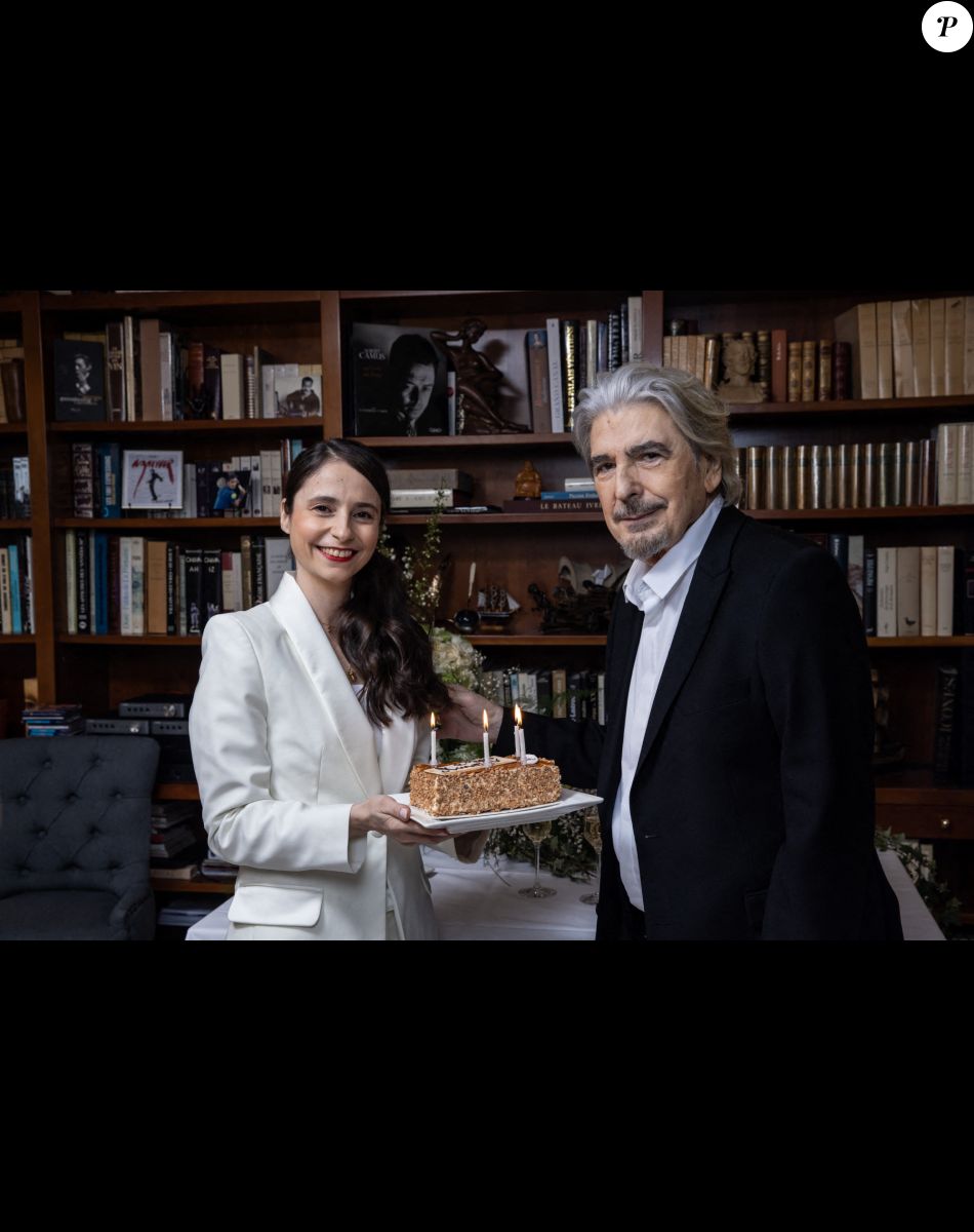 Mariage de Serge Lama et Luana Santonino à la mairie du 7ème arrondissement de Paris. Rachida Dati, Maire du 7ème a célébré le mariage. Paris, le 11 février 2021. © Cyril Moreau/Bestimage.