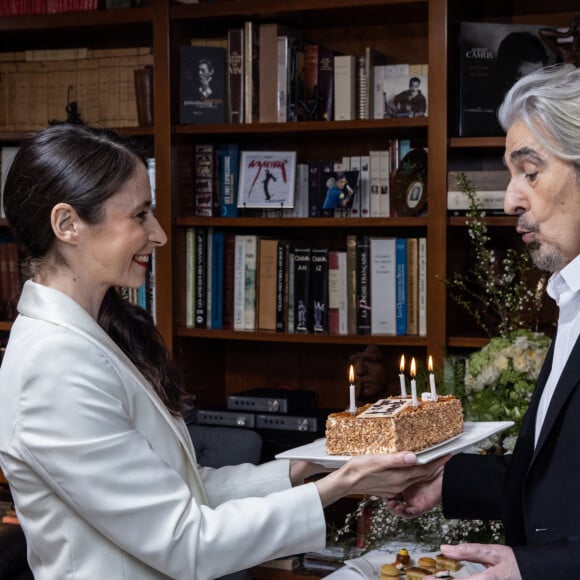 Mariage de Serge Lama et Luana Santonino à la mairie du 7ème arrondissement de Paris. Rachida Dati, Maire du 7ème a célébré le mariage. Paris, le 11 février 2021. © Cyril Moreau/Bestimage.
