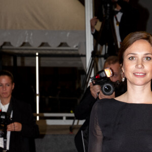 Nathalie Péchalat - Montée des marches du film "Novembre" lors du 75ème Festival International du Film de Cannes, le 22 mai 2022. © Cyril Moreau / Bestimage
