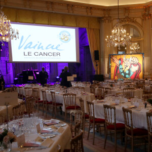 Vue du salon du dîner - Dîner du 35ème Gala "Vaincre le cancer" au profit de la lutte contre les cancers au Cercle de l'Union Interalliée à Paris le 29 octobre 2022. Plus de 90.000 cancers n'ont pu être diagnostiqués en 2020 à cause de la pandémie de la covid-19. Sans ces dommages collatéraux, le cancer reste la première cause de mortalité prématurée en France. Face à ce constat, il est urgent de ne pas relâcher les efforts dans la recherche contre le cancer au risque d'effacer une partie non négligeable des progrès réalisés ces dernières années, ce qui aurait pour conséquence d'impacter les malades. © Bertrand Rindoff / Bestimage