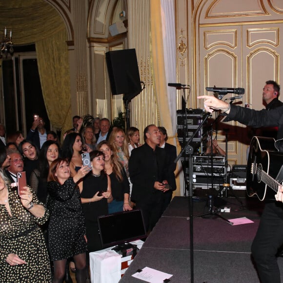 Concert privé de Patrick Bruel durant le 35ème Dîner de Gala "Vaincre le cancer" au profit de la lutte contre les cancers au Cercle de l'Union Interalliée à Paris, France, le 29 Octobre 2022. © Bertrand Rindoff / Bestimage