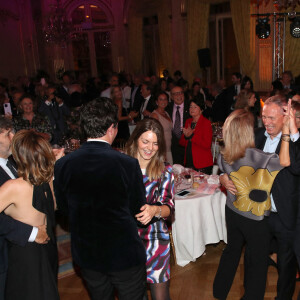 Patrick Bruel fait danser la salle - Dîner du 35ème Gala "Vaincre le cancer" au profit de la lutte contre les cancers au Cercle de l'Union Interalliée à Paris le 29 octobre 2022. Plus de 90.000 cancers n'ont pu être diagnostiqués en 2020 à cause de la pandémie de la covid-19. Sans ces dommages collatéraux, le cancer reste la première cause de mortalité prématurée en France. Face à ce constat, il est urgent de ne pas relâcher les efforts dans la recherche contre le cancer au risque d'effacer une partie non négligeable des progrès réalisés ces dernières années, ce qui aurait pour conséquence d'impacter les malades. © Bertrand Rindoff / Bestimage