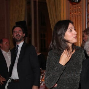 Patrick Bruel fait danser Lynda Aggoune, Laurent Dassault et la salle - Dîner du 35ème Gala "Vaincre le cancer" au profit de la lutte contre les cancers au Cercle de l'Union Interalliée à Paris le 29 octobre 2022. Plus de 90.000 cancers n'ont pu être diagnostiqués en 2020 à cause de la pandémie de la covid-19. Sans ces dommages collatéraux, le cancer reste la première cause de mortalité prématurée en France. Face à ce constat, il est urgent de ne pas relâcher les efforts dans la recherche contre le cancer au risque d'effacer une partie non négligeable des progrès réalisés ces dernières années, ce qui aurait pour conséquence d'impacter les malades. © Bertrand Rindoff / Bestimage