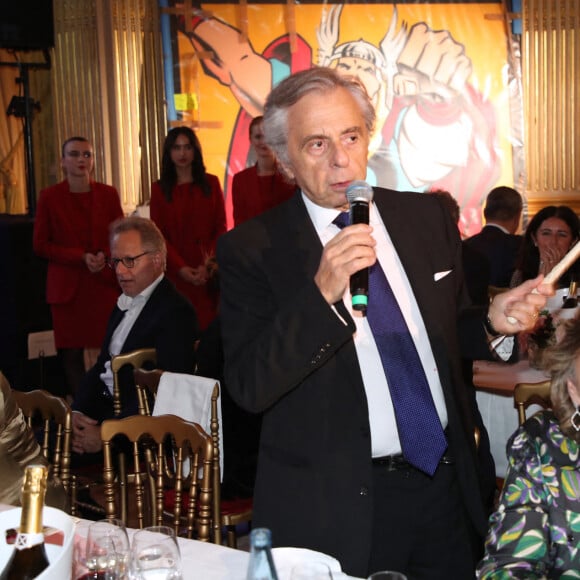 Michel Oks (Président du conseil d'Administration de "Vaincre le cancer ") lance la vente aux enchères - Dîner du 35ème Gala "Vaincre le cancer" au profit de la lutte contre les cancers au Cercle de l'Union Interalliée à Paris le 29 octobre 2022. Plus de 90.000 cancers n'ont pu être diagnostiqués en 2020 à cause de la pandémie de la covid-19. Sans ces dommages collatéraux, le cancer reste la première cause de mortalité prématurée en France. Face à ce constat, il est urgent de ne pas relâcher les efforts dans la recherche contre le cancer au risque d'effacer une partie non négligeable des progrès réalisés ces dernières années, ce qui aurait pour conséquence d'impacter les malades. © Bertrand Rindoff / Bestimage