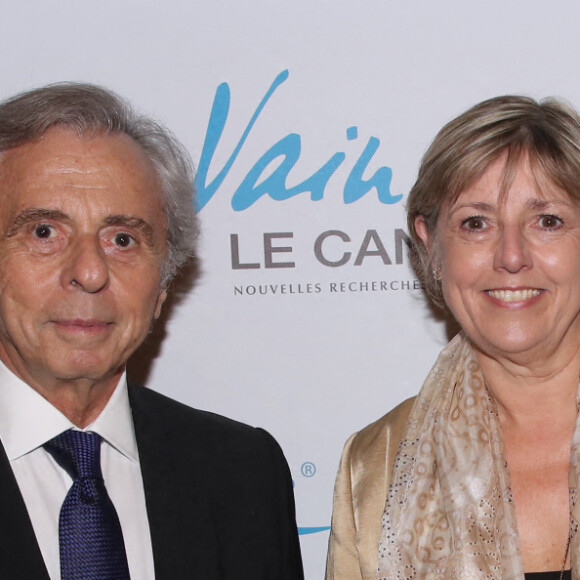 Michel Oks (Président du conseil d'Administration de "Vaincre le cancer ») et la Ministre de l'Enseignement supérieur et de La Recherche, Sylvie Retailleau - Dîner du 35ème Gala "Vaincre le cancer" au profit de la lutte contre les cancers au Cercle de l'Union Interalliée à Paris le 29 octobre 2022. Plus de 90.000 cancers n’ont pu être diagnostiqués en 2020 à cause de la pandémie de la covid-19. Sans ces dommages collatéraux, le cancer reste la première cause de mortalité prématurée en France. Face à ce constat, il est urgent de ne pas relâcher les efforts dans la recherche contre le cancer au risque d’effacer une partie non négligeable des progrès réalisés ces dernières années, ce qui aurait pour conséquence d’impacter les malades. © Bertrand Rindoff / Bestimage 