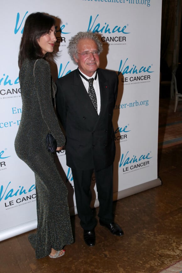 Lynda Aggoune et Laurent Dassault - Dîner du 35ème Gala "Vaincre le cancer" au profit de la lutte contre les cancers au Cercle de l'Union Interalliée à Paris le 29 octobre 2022. Plus de 90.000 cancers n’ont pu être diagnostiqués en 2020 à cause de la pandémie de la covid-19. Sans ces dommages collatéraux, le cancer reste la première cause de mortalité prématurée en France. Face à ce constat, il est urgent de ne pas relâcher les efforts dans la recherche contre le cancer au risque d’effacer une partie non négligeable des progrès réalisés ces dernières années, ce qui aurait pour conséquence d’impacter les malades. © Bertrand Rindoff / Bestimage 