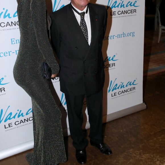 Lynda Aggoune et Laurent Dassault - Dîner du 35ème Gala "Vaincre le cancer" au profit de la lutte contre les cancers au Cercle de l'Union Interalliée à Paris le 29 octobre 2022. Plus de 90.000 cancers n’ont pu être diagnostiqués en 2020 à cause de la pandémie de la covid-19. Sans ces dommages collatéraux, le cancer reste la première cause de mortalité prématurée en France. Face à ce constat, il est urgent de ne pas relâcher les efforts dans la recherche contre le cancer au risque d’effacer une partie non négligeable des progrès réalisés ces dernières années, ce qui aurait pour conséquence d’impacter les malades. © Bertrand Rindoff / Bestimage 