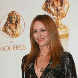 Vanessa Paradis au photocall de la 33ème cérémonie des Molières aux Folies Bergère à Paris le 30 mai 2022. © Coadic Guirec / Bestimage 