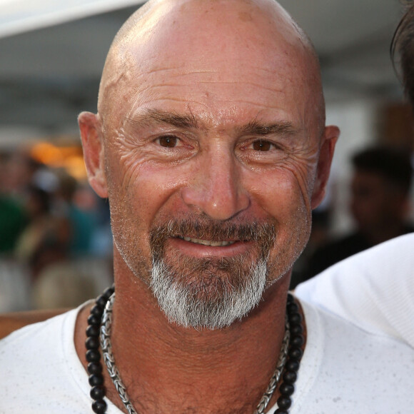 Vincent Lagaf' - Soirée hommage à Eddie Barclay pour les 10 ans de sa disparition, une fiesta blanche avec apéro géant, concours de boules, concerts, sur la place des Lices à Saint-Tropez, le 29 juillet 2015.