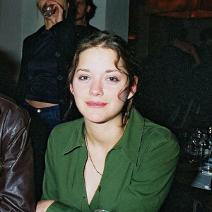 Marion Cotillard et son compagnon Stéphan Guérin-Tillié en 2002. 
