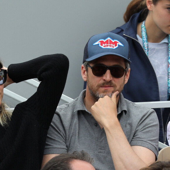 Marion Cotillard et son compagnon Guillaume Canet - People dans les tribunes lors de la finale messieurs des internationaux de France de tennis de Roland Garros 2019 à Paris le 9 juin 2019. © Jacovides-Moreau/Bestimage.