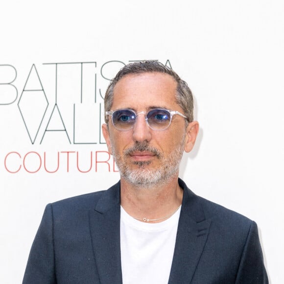 Gad Elmaleh - Les célébrités au photocall du défilé de mode Haute-Couture automne-hiver 2022-2023 "Giambattista Valli" à Paris le 4 juillet 2022 © Olivier Borde / Bestimage 