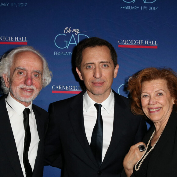 Exclusif - Gad Elmaleh avec son père David et sa mère Régine lors du photocall du spectacle de Gad Elmaleh "Oh My Gad" au "Carnegie Hall" à New York, le 11 février 2017. © Dominique Jacovides/Bestimage 