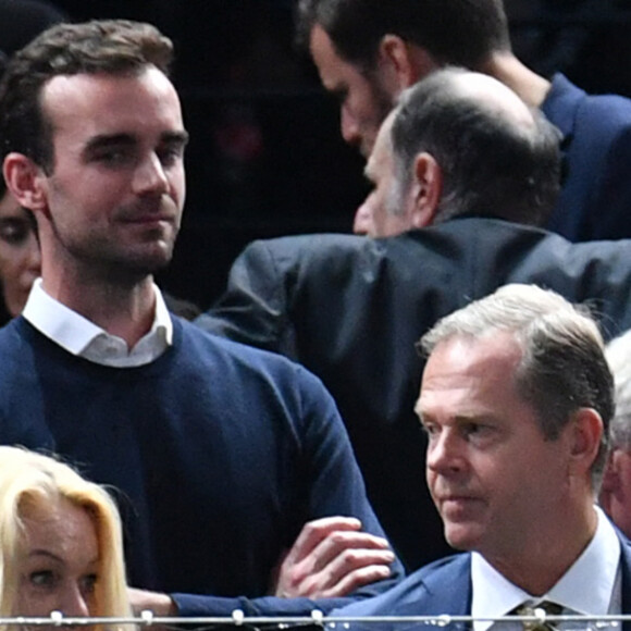 Stefan Edberg, sa femme Annette et Raymond Domenech - Célébrités assistent à la victoire de Holger Rune contre Novak Djokovic lors de la finale du tournoi de tennis "Rolex Paris Masters 2022" à Bercy AccorHotels Arena à Paris, le 2 novembre 2022 . © Veeren/Bestimage 