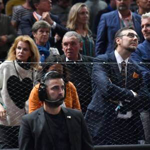 Cyrielle Clair et son mari Michel Corbière, Denis Brogniart - Célébrités assistent à la victoire de Holger Rune contre Novak Djokovic lors de la finale du tournoi de tennis "Rolex Paris Masters 2022" à Bercy AccorHotels Arena à Paris, le 2 novembre 2022 . © Veeren/Bestimage 