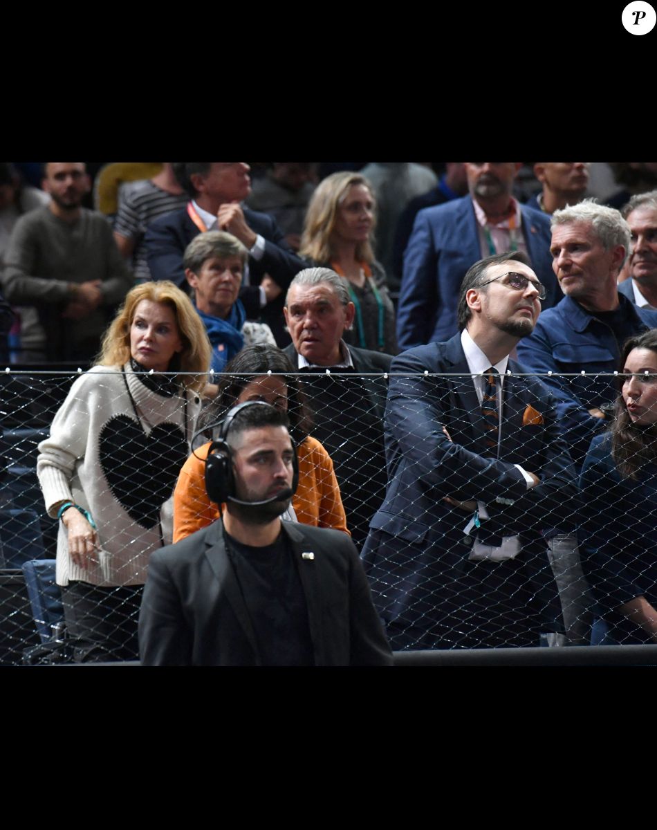 Cyrielle Clair et son mari Michel Corbière, Denis Brogniart - Célébrités assistent à la victoire de Holger Rune contre Novak Djokovic lors de la finale du tournoi de tennis "Rolex Paris Masters 2022" à Bercy AccorHotels Arena à Paris, le 2 novembre 2022 . © Veeren/Bestimage