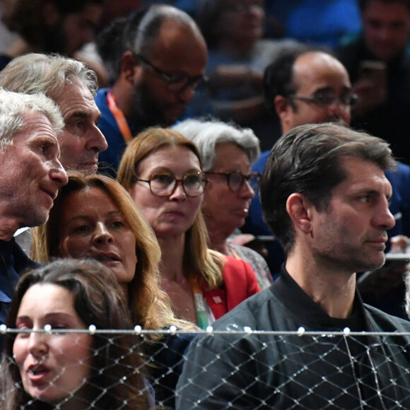 Denis Brogniart et sa femme Hortense - Célébrités assistent à la victoire de Holger Rune contre Novak Djokovic lors de la finale du tournoi de tennis "Rolex Paris Masters 2022" à Bercy AccorHotels Arena à Paris, le 2 novembre 2022 . © Veeren/Bestimage 
