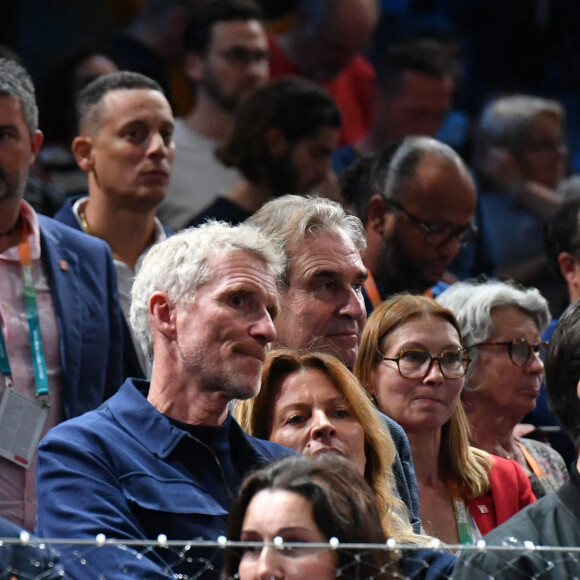 Denis Brogniart et sa femme Hortense - Célébrités assistent à la victoire de Holger Rune contre Novak Djokovic lors de la finale du tournoi de tennis "Rolex Paris Masters 2022" à Bercy AccorHotels Arena à Paris, le 2 novembre 2022 . © Veeren/Bestimage 