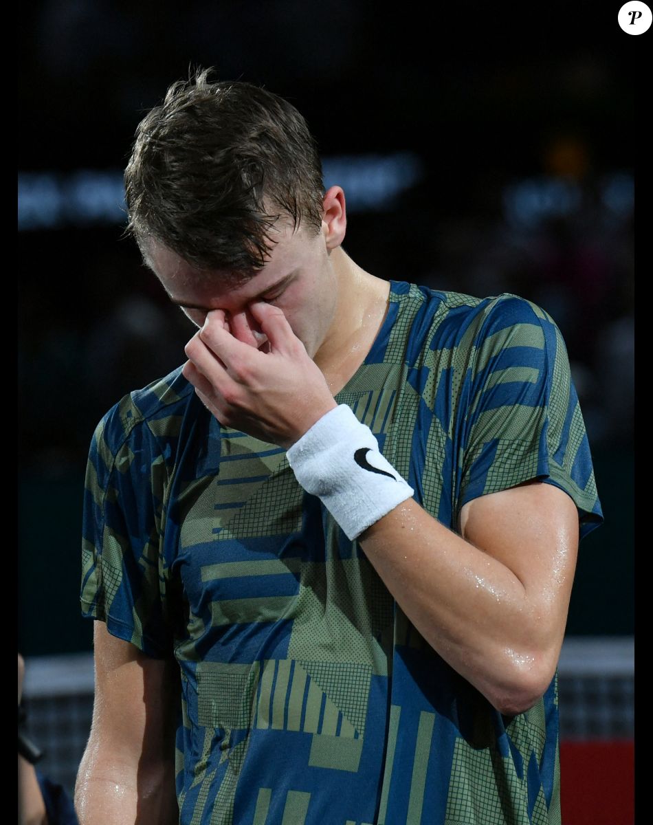 Holger Rune - Holger Rune remporte la finale du Rolex Paris Masters 2022 contre Novak Djokovic à Paris le 6 novembre 2022 . © Veeren/Bestimage