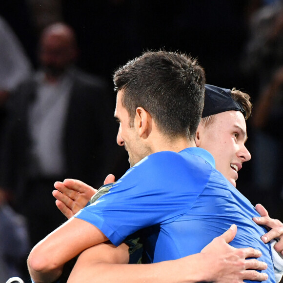 Holger Rune et Novak Djokovic - Holger Rune remporte la finale du Rolex Paris Masters 2022 contre Novak Djokovic à Paris le 6 novembre 2022 . © Veeren/Bestimage 