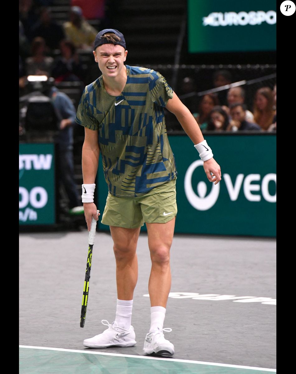 Holger Rune - Holger Rune remporte la finale du Rolex Paris Masters 2022 contre Novak Djokovic à Paris le 6 novembre 2022 . © Veeren/Bestimage