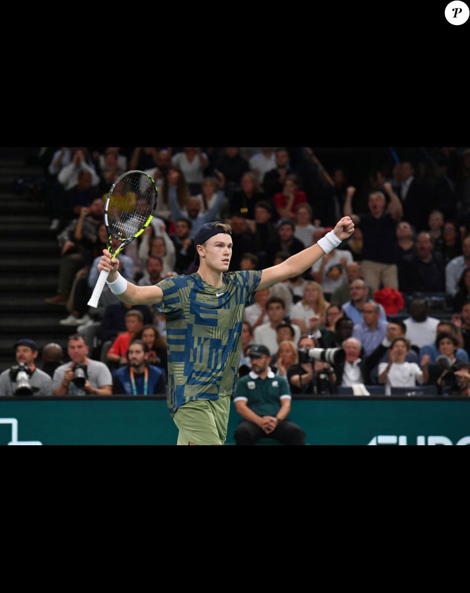 Holger Rune - Holger Rune remporte la finale du Rolex Paris Masters 2022 contre Novak Djokovic à Paris le 6 novembre 2022 . © Veeren/Bestimage