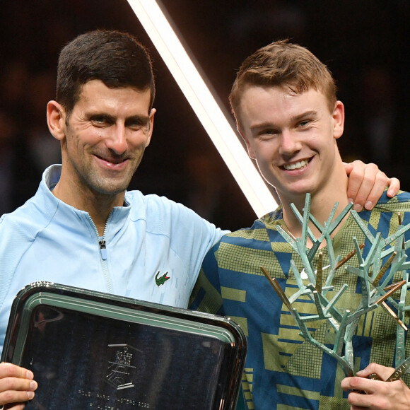 Novak djokovic et Holger Rune - Cérémonie de remise des trophées du Rolex Paris Masters 2022 à Paris le 6 novembre 2022 © Ramsamy Veeren / Bestimage 