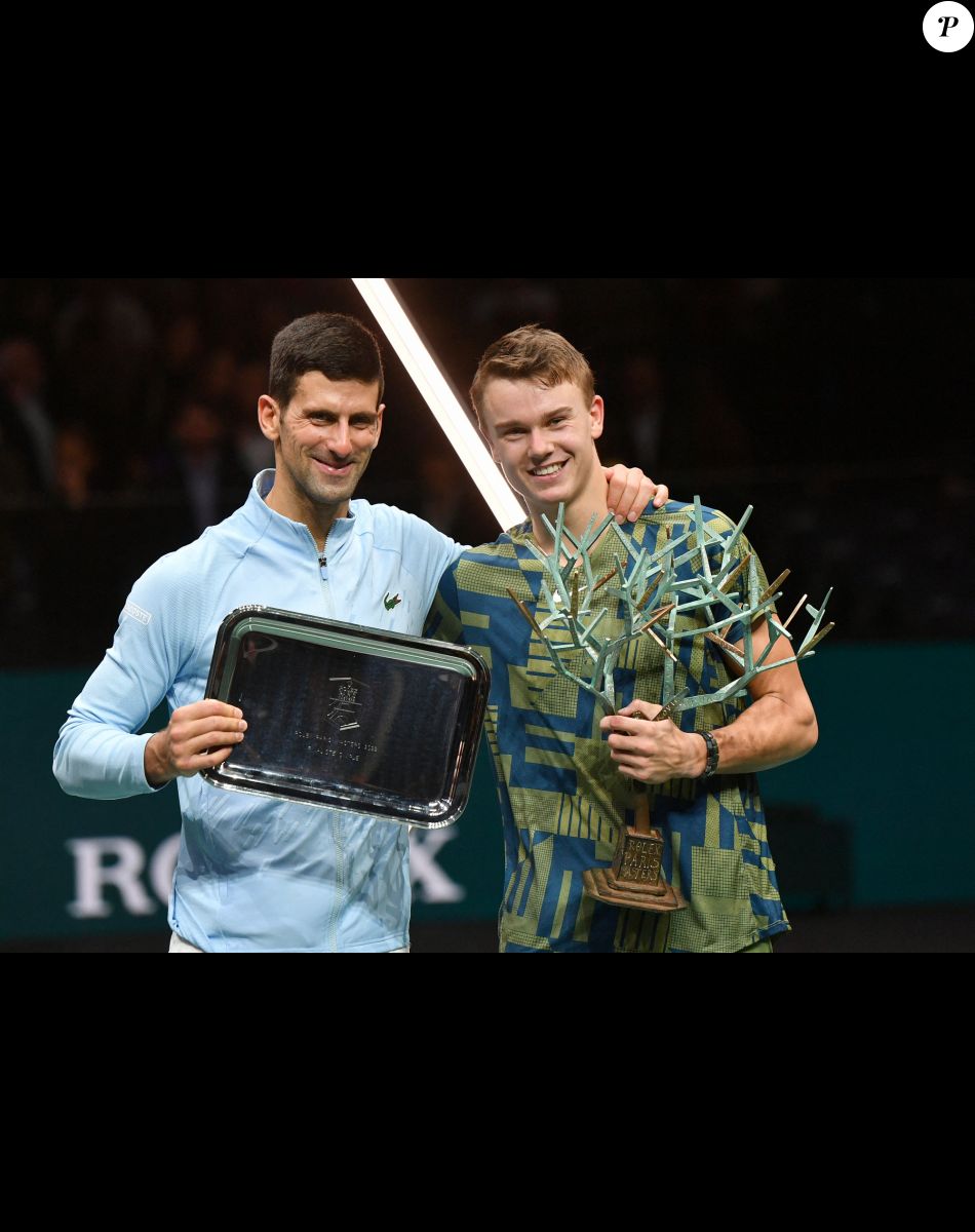 Novak djokovic et Holger Rune - Cérémonie de remise des trophées du Rolex Paris Masters 2022 à Paris le 6 novembre 2022 © Ramsamy Veeren / Bestimage