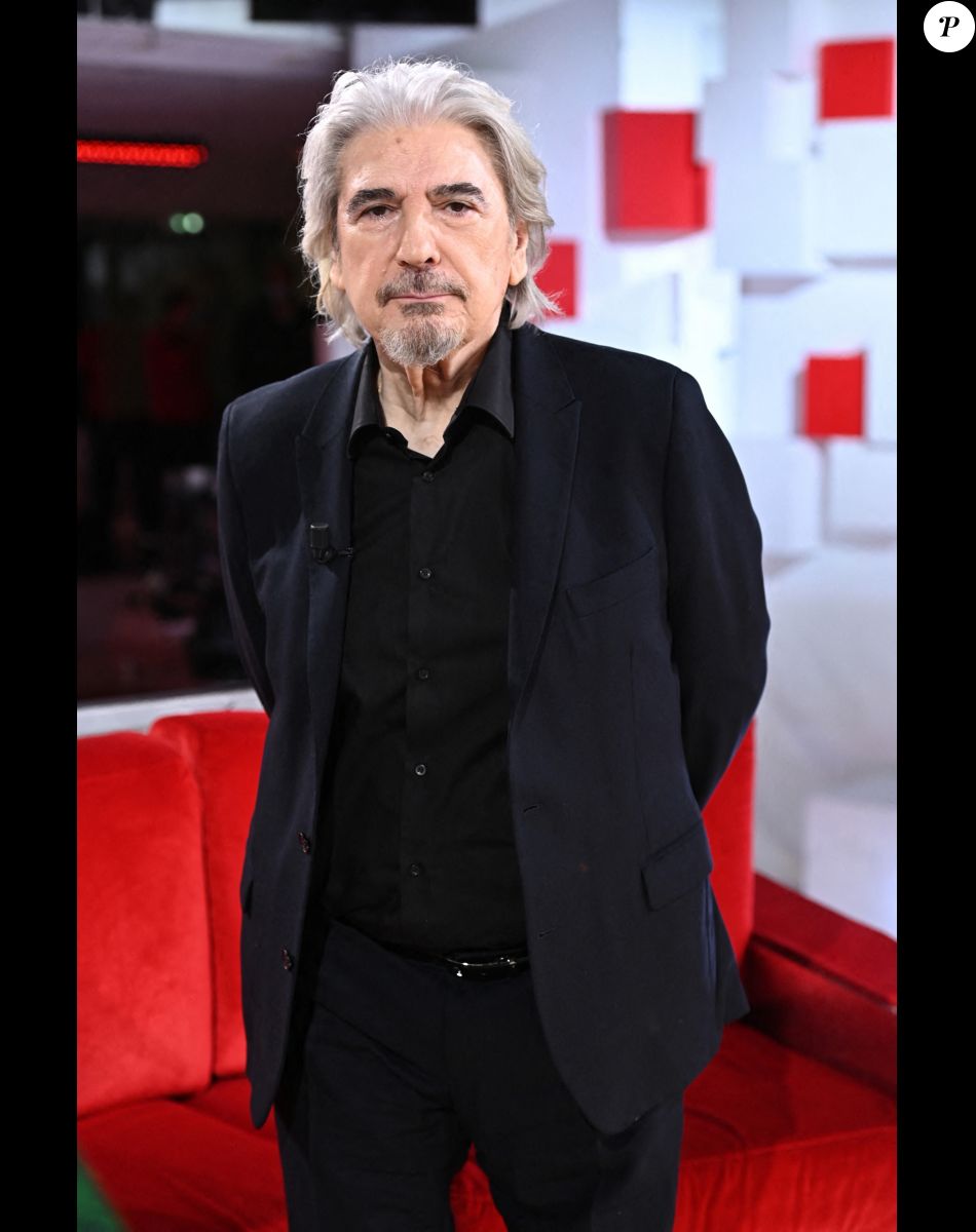 Exclusif - Serge Lama - Enregistrement de l'émission "Vivement Dimanche" présentée par M.Drucker et diffusée le 31 octobre sur France 2. Le 27 octobre 2021 © Guillaume Gaffiot / Bestimage