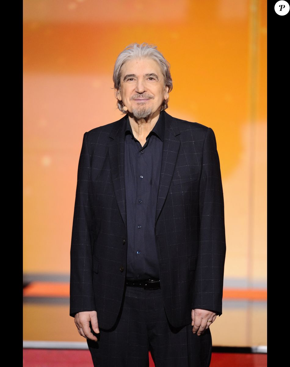 Exclusif - Serge Lama - Enregistrement de l'émission TV "La Chanson Secrète 3", qui sera diffusée le vendredi 1er novembre à 21h00 sur TF1. Après le succès de la première édition, "La Chanson Secrète", présentée par N.Aliagas et produite par DMLS TV, revient sur TF1. 10 artistes ne savent rien de ce qui va se passer pour eux ! Ils ont accepté de jouer le jeu, de se laisser totalement surprendre, émouvoir, parfois même déstabiliser car ils vont découvrir en même temps que les téléspectateurs une surprise : une chanson qui leur rappelle un souvenir important de leur vie revisitée et réinterprétée par un artiste. Les téléspectateurs seront aux premières loges pour vivre ces moments d'intimité musicale rare. Et, en bonus, de nombreux invités inattendus et des proches de l'artiste assis dans le fauteuil viendront l'émouvoir. Le 25 juin 2019 © Gaffiot-Perusseau / Bestimage
