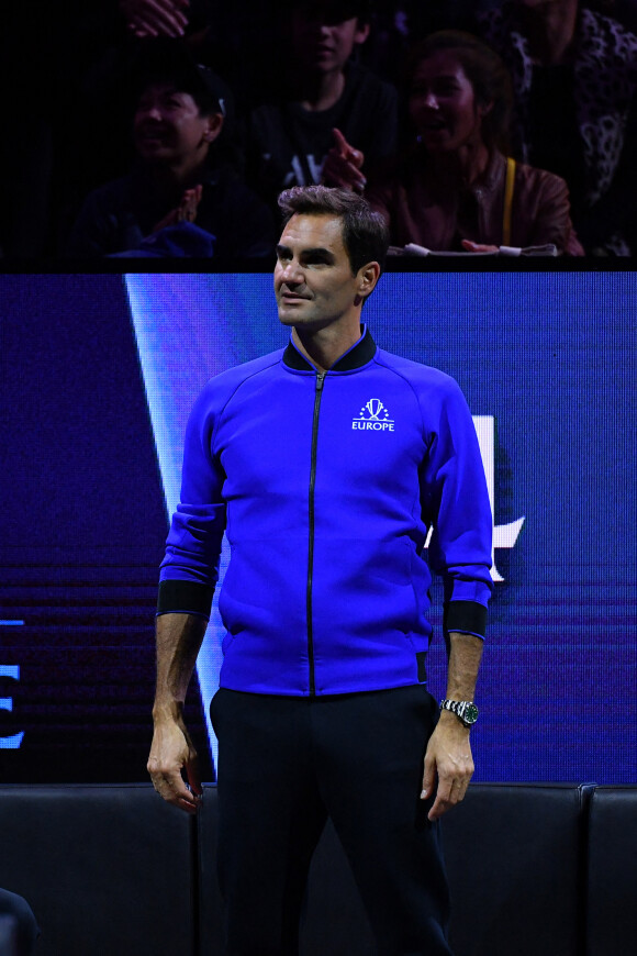 Team Europe avec Roger Federer (Sui) - Novak Djokovic renoue avec la victoire face à Tiafoe (6-1, 6/3) lors de la Laver Cup à l'O2 Arena de Londres le 24 septembre 2022. Novak a aussi rendu son hommage à Roger Federer. Après la rencontre, le Serbe a remercié le Bâlois pour lui avoir permis de vivre ce moment à ses côtés, qualifiant même la soirée d'adieux comme l'un des plus beaux moments de sa vie. © Antoine Couvercelle / Panoramic / Bestimage