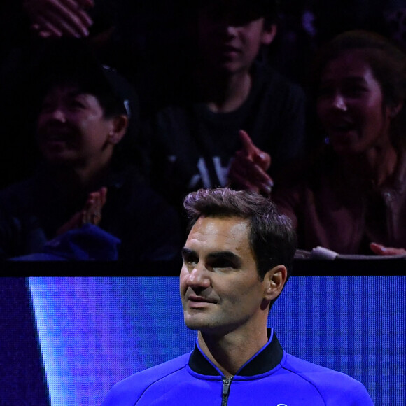 Team Europe avec Roger Federer (Sui) - Novak Djokovic renoue avec la victoire face à Tiafoe (6-1, 6/3) lors de la Laver Cup à l'O2 Arena de Londres le 24 septembre 2022. Novak a aussi rendu son hommage à Roger Federer. Après la rencontre, le Serbe a remercié le Bâlois pour lui avoir permis de vivre ce moment à ses côtés, qualifiant même la soirée d'adieux comme l'un des plus beaux moments de sa vie. © Antoine Couvercelle / Panoramic / Bestimage