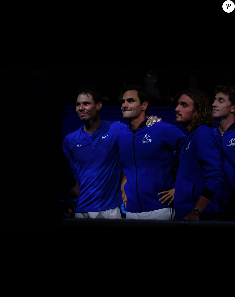 Roger Federer (Sui), Rafael Nadal (Esp), - Tennis : Roger Federer, tire sa révérence en larmes, lors de Laver Cup à l'O2 Arena de Londres le 23 septembre 2022. La paire Federer/Nadal (Europe) s'est inclinée face à Sock/Tiafoe (Reste du monde) 4-6, 7-6 (7/2), 11-9. © Antoine Couvercelle / Panoramic / Bestimage