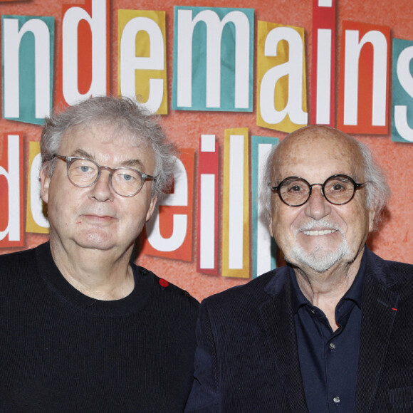 Exclusif - Dominique Besnehard et Jean-Louis Livi lors de l'avant-première du film "Les lendemains de veille" au cinéma Les 7 Parnassiens à Paris le 7 novembre 2022. © Denis Guignebourg / Bestimage