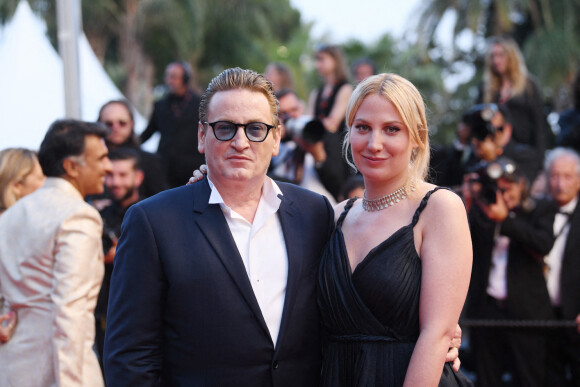 Benoît Magimel et sa femme Margot Pelletier à la montée des marches du film "Mascarade" lors du 75ème Festival International du Film de Cannes, France, le 27 mai 2022. © Rachid Bellak/Bestimage