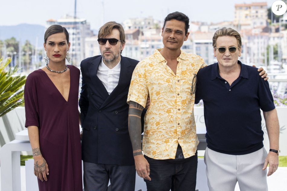 Pahoa Mahagafanau, Albert Serra, Matahi Pambrun et Benoît Magimel au photocall de Pacifiction