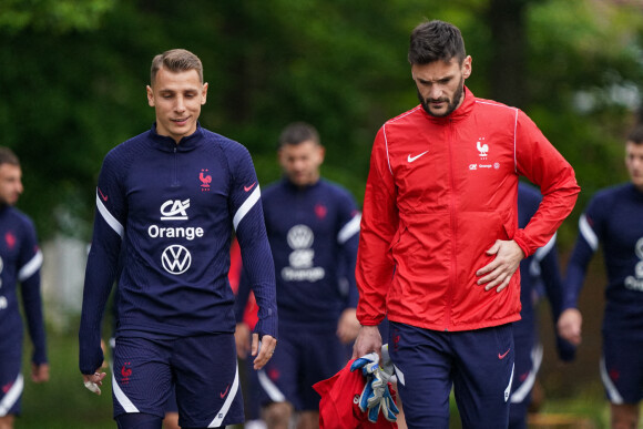 Lucas Digne et Hugo Lloris - Entrainement de l'Equipe de France A au Centre National du Football, à Clairefontaine-en-Yvelines, le 29 mai 2022.
