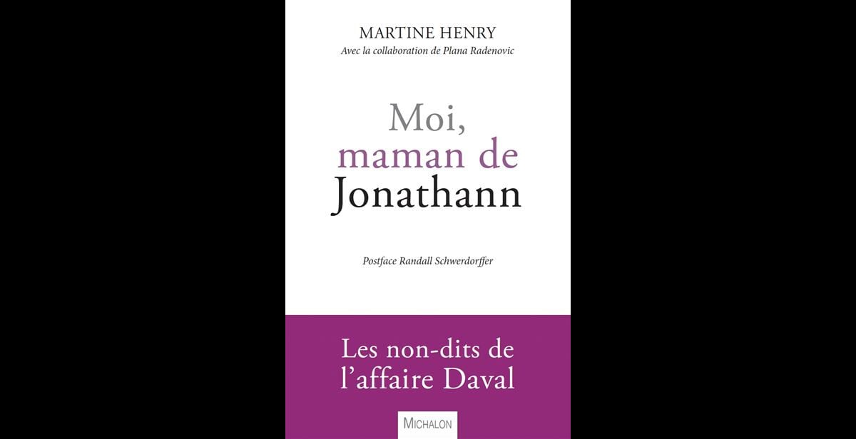 Photo : Couverture du livre Moi, maman de Jonathann Daval, de Martine  Henry. - Purepeople