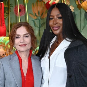 Isabelle Huppert et Naomi Campbell lors de l'inauguration des vitrines de Noël du Grand Magasin Printemps Haussmann à Paris, France. © Coadic Guirec/Bestimage 