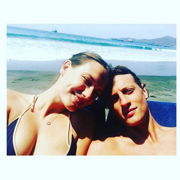 Ana Girardot pose avec son amoureux, Arthur de Villepin. (photo postée le 25 octobre 2015)