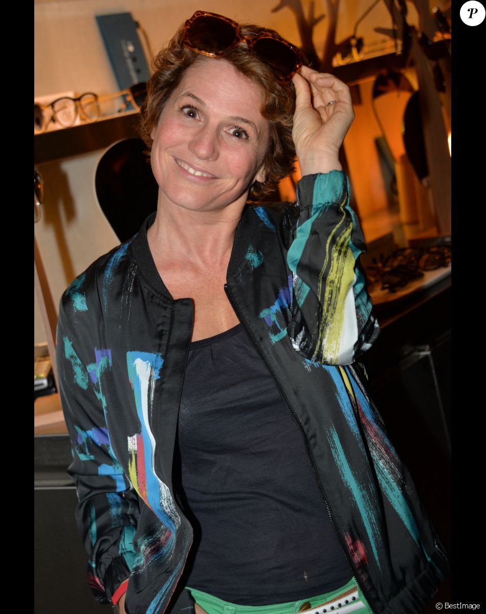 Exclusif - Maureen Dor - Lancement de la marque de lunettes "Nathalie Blanc" au restaurant "Ma Cocotte" à Saint-Ouen le 24 septembre 2015.