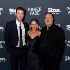Liam Hemsworth, Elsa Pataky, Russel Crowe à la première du film "Poker Face" à Sydney, le 15 novembre 2022. 
