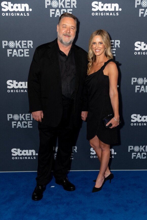 Russel Crowe, Britney Theriot à la première du film "Poker Face" à Sydney, le 15 novembre 2022. 